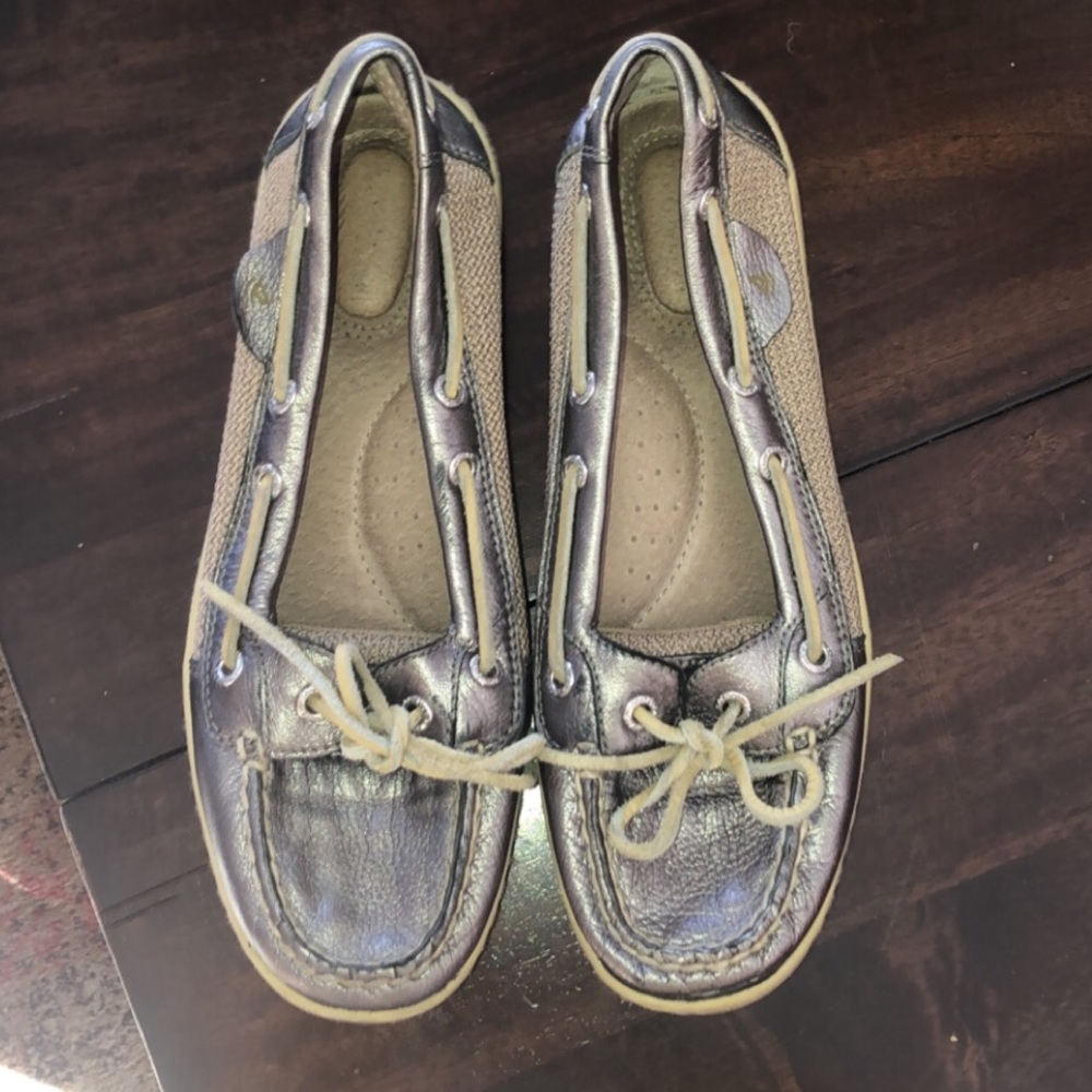 Metallic Sperry shoes!